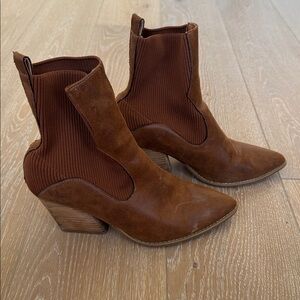 Vici Jocelyn Heeled Brown Bootie (western style). Size 9.